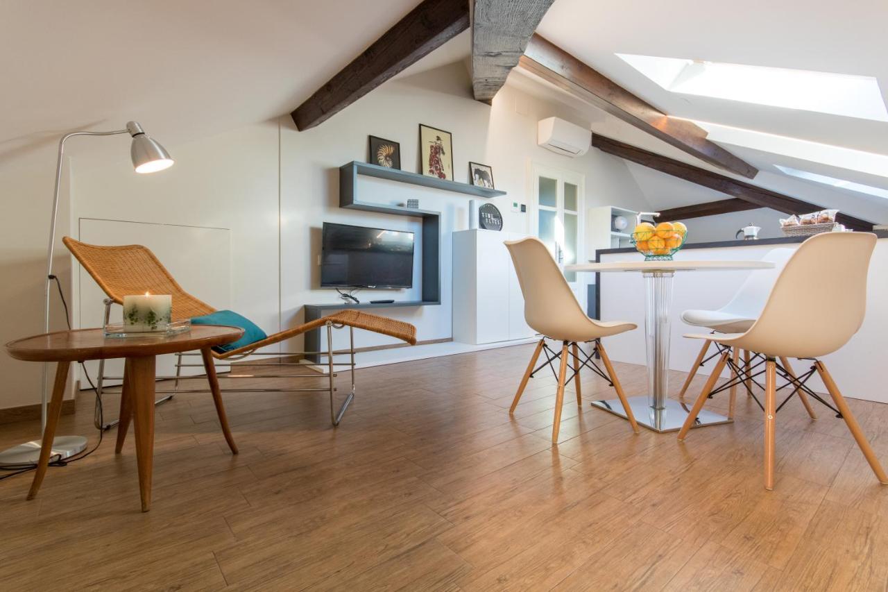 Aqualago Casa Vacanze Suite Verbania Bagian luar foto